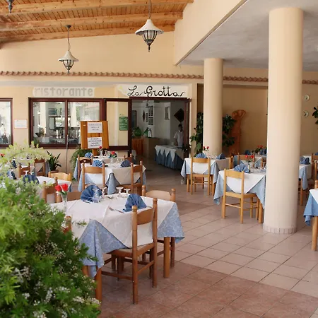 Hotel Quattro Scogli Villaggio 3*