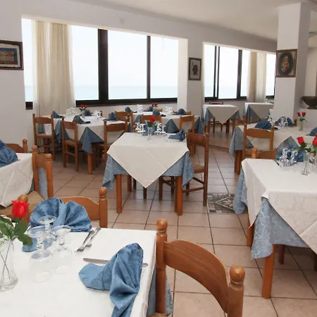 Ξενοδοχείο Villaggio Quattro Scogli 3*